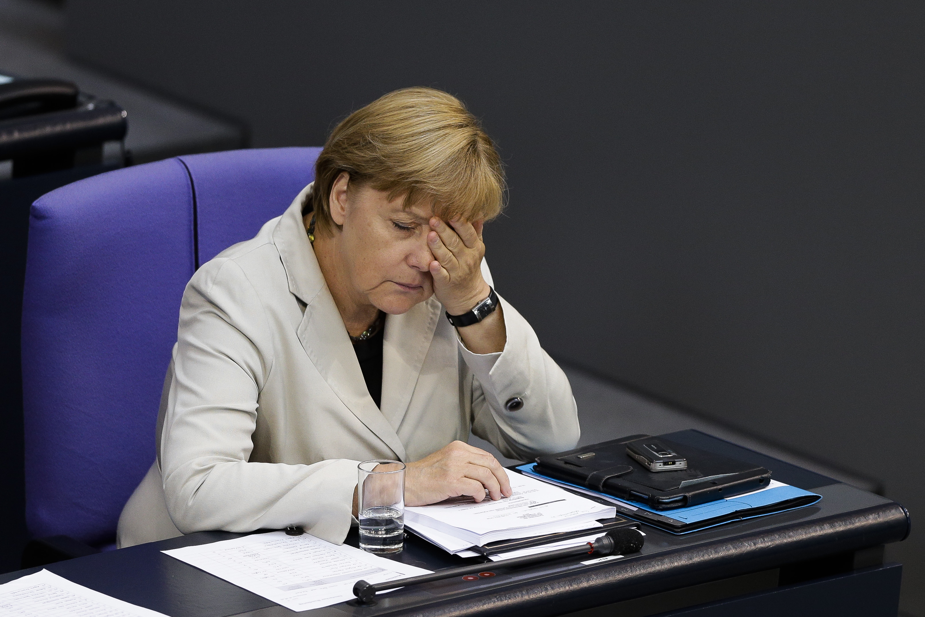 Ξαναματώνει η καρδιά της Μέρκελ, όταν βλέπει τους Έλληνες να υποφέρουν